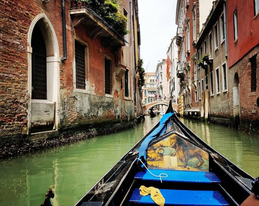 Βόλτα με γόνδολα στη Βενετία: μια εμπειρία που δεν πρέπει να χάσετε - Travel Vibe