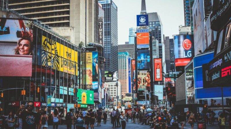 Η Times Square της Νέας Υόρκη με κόσμο